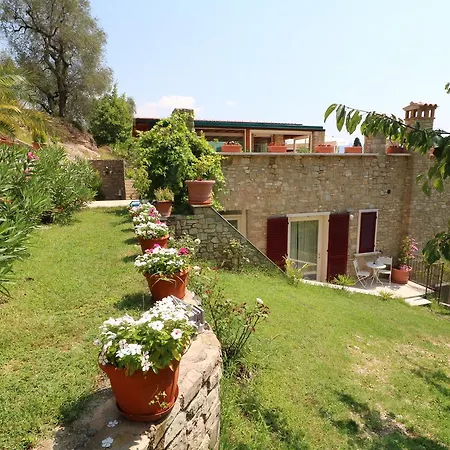 La Cascata Negli Ulivi Bed and Breakfast